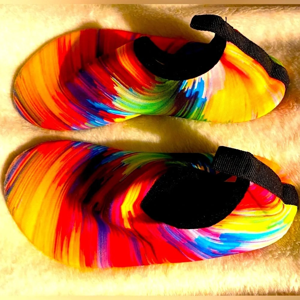 EUC Kids Water Shoes, Tie Dye, Unisex, Sz 12.5, 13, EU30, EU31, Like new​